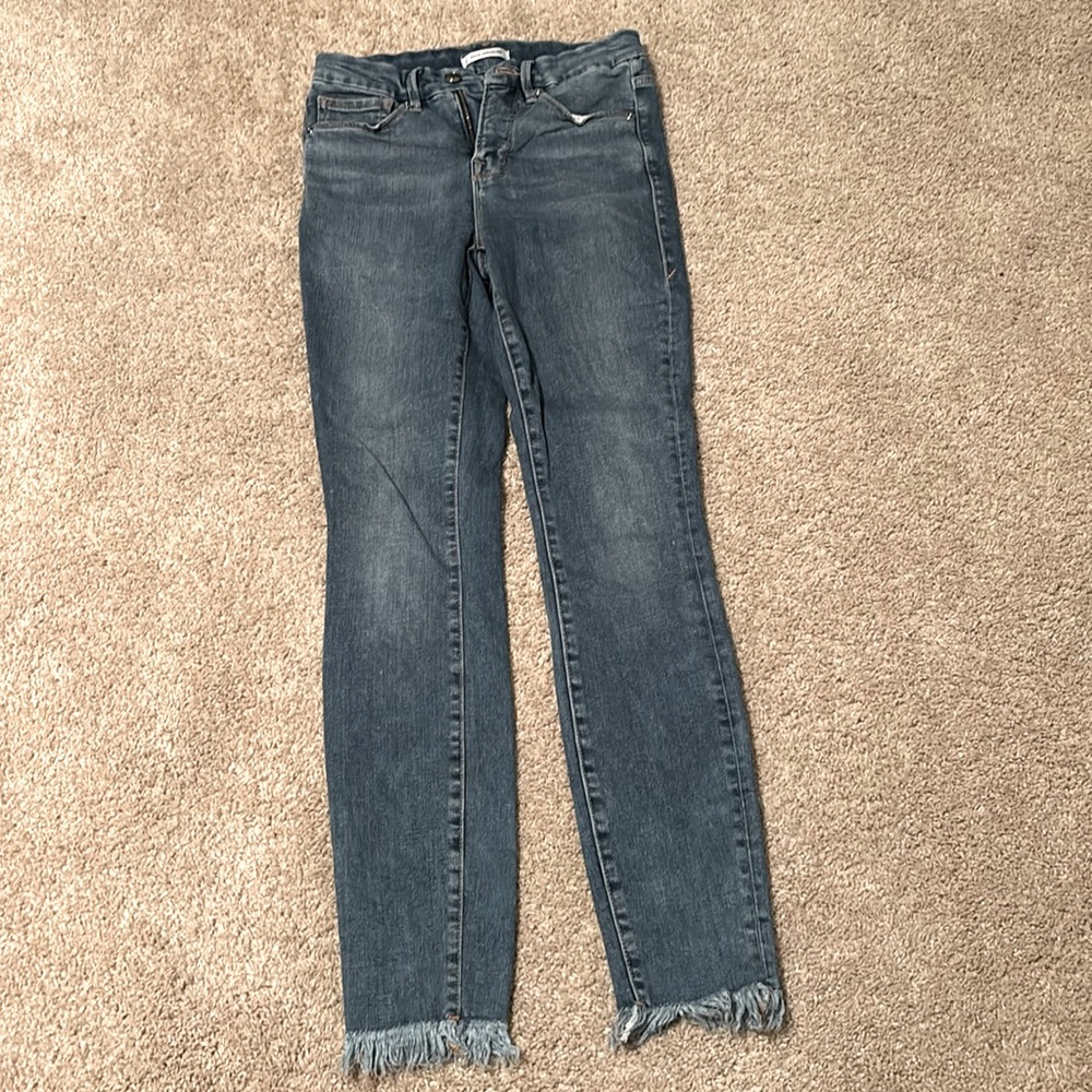 Good American med wash frayed skinny jeans